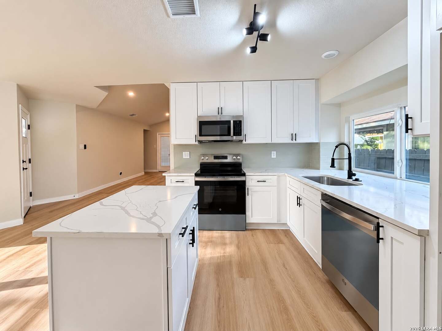 9827 Autumn Silver San Antonio TX 78254