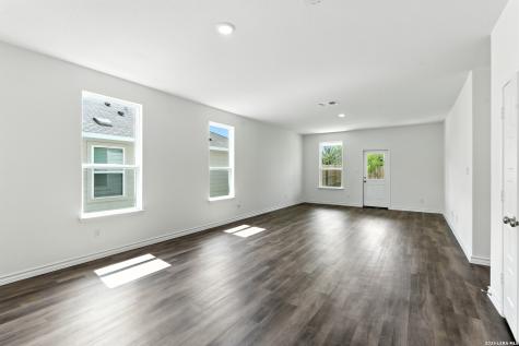 1206 Los Mochis Avenue Converse TX 78109