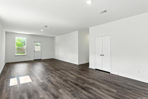 1206 Los Mochis Avenue Converse TX 78109