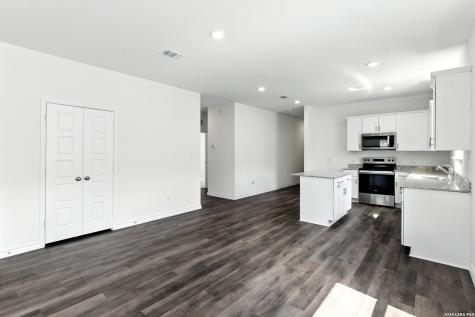 1206 Los Mochis Avenue Converse TX 78109