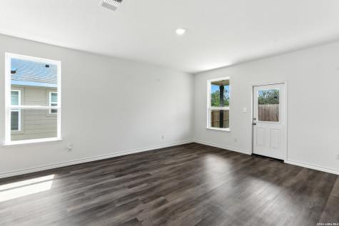 1206 Los Mochis Avenue Converse TX 78109