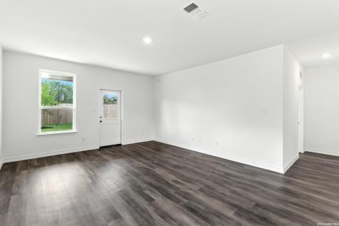 1206 Los Mochis Avenue Converse TX 78109