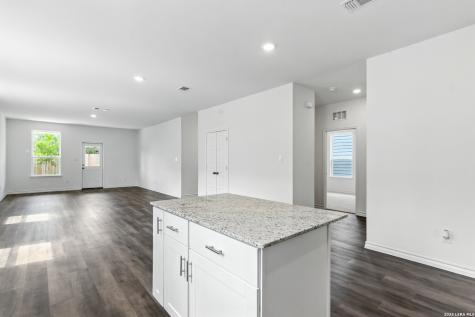 1206 Los Mochis Avenue Converse TX 78109