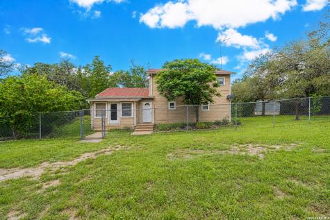 2939 Goat Hill Road Lakehills TX 78063