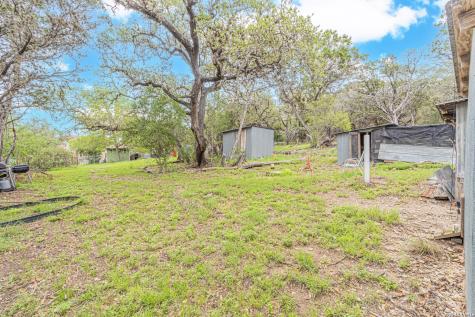 2939 Goat Hill Road Lakehills TX 78063