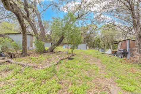 2939 Goat Hill Road Lakehills TX 78063