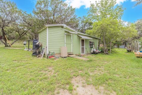 2939 Goat Hill Road Lakehills TX 78063