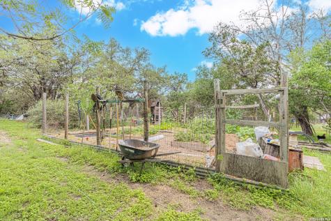 2939 Goat Hill Road Lakehills TX 78063