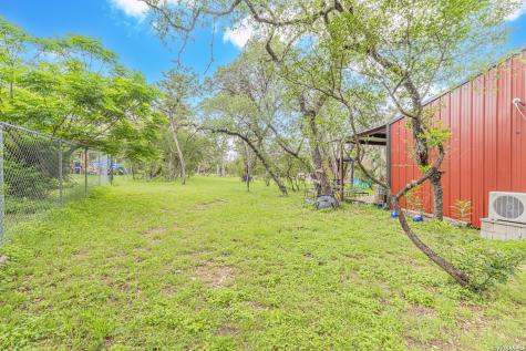 2939 Goat Hill Road Lakehills TX 78063