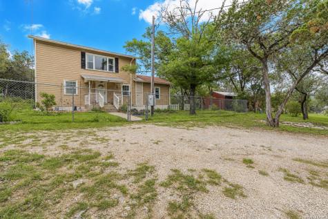 2939 Goat Hill Road Lakehills TX 78063