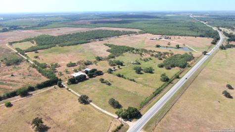 2712 N State Highway 80 Nixon TX 78140