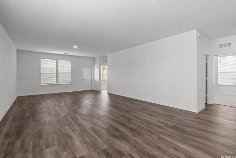 1215 Los Mochis Avenue Converse TX 78109