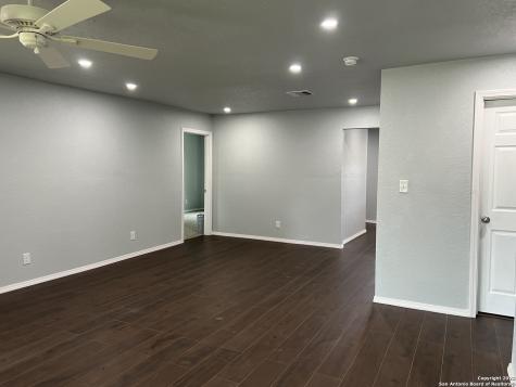 1207 Plum Street Floresville TX 78114