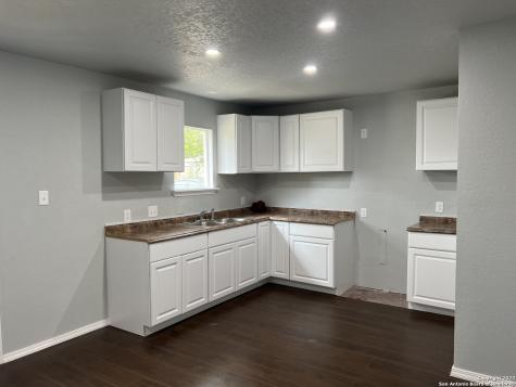 1207 Plum Street Floresville TX 78114