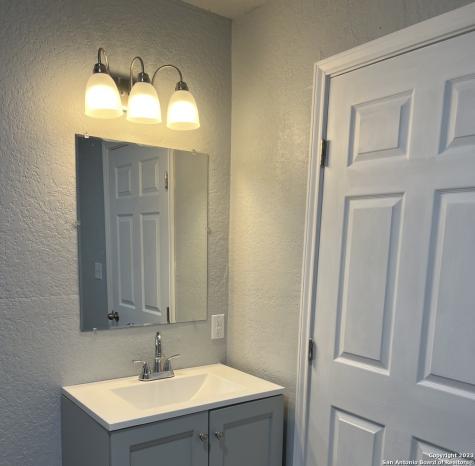 1207 Plum Street Floresville TX 78114
