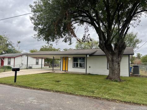1207 Plum Street Floresville TX 78114