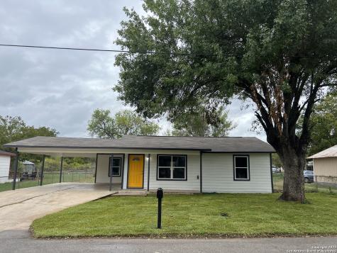 1207 Plum Street Floresville TX 78114