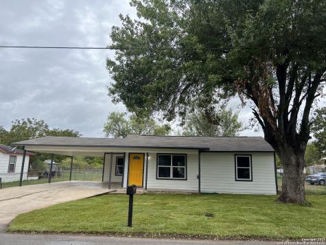 1207 Plum Street Floresville TX 78114