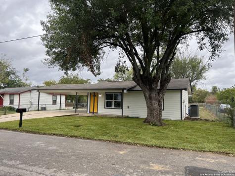 1207 Plum Street Floresville TX 78114