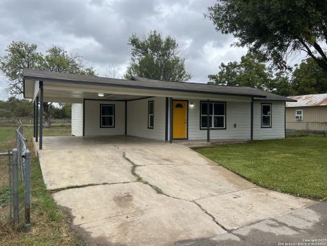 1207 Plum Street Floresville TX 78114