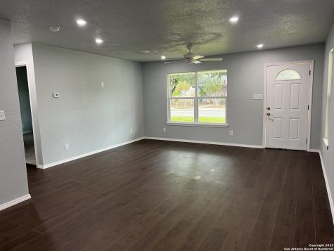 1207 Plum Street Floresville TX 78114