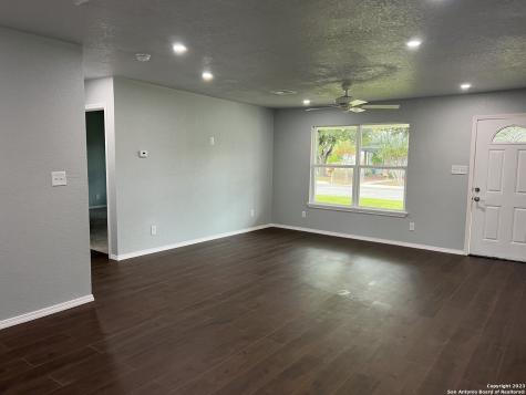 1207 Plum Street Floresville TX 78114