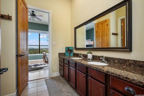 800 High Oaks Canyon Lake TX 78133