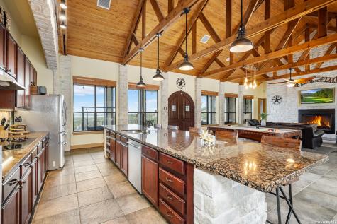 800 High Oaks Canyon Lake TX 78133