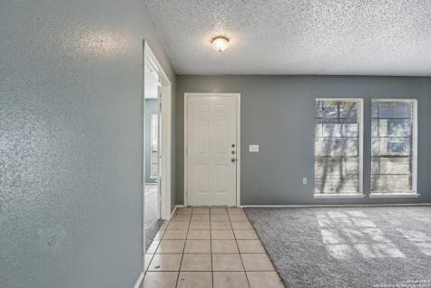 8203 Phoenix Universal City TX 78148