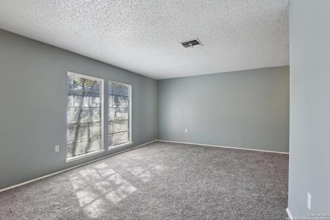 8203 Phoenix Universal City TX 78148