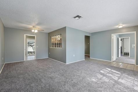 8203 Phoenix Universal City TX 78148