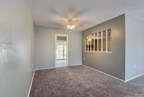 8203 Phoenix Universal City TX 78148