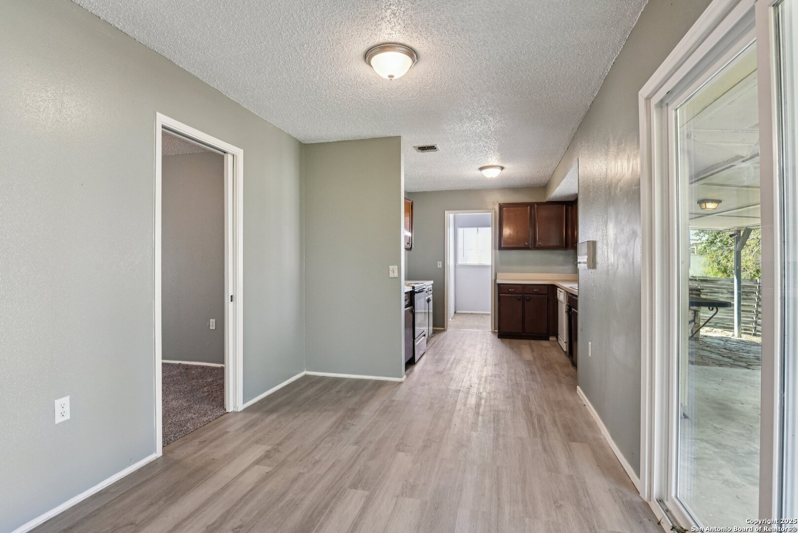 8203 Phoenix Universal City TX 78148