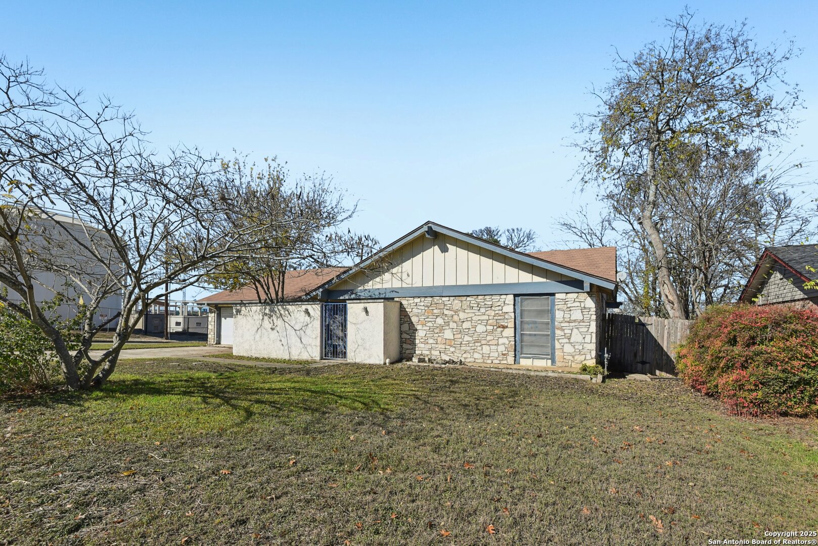8203 Phoenix Universal City TX 78148