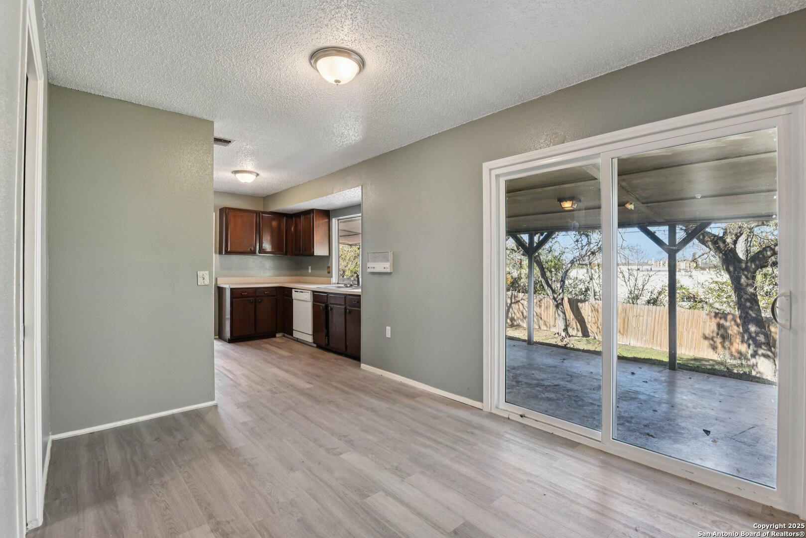 8203 Phoenix Universal City TX 78148