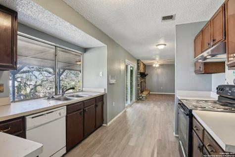 8203 Phoenix Universal City TX 78148
