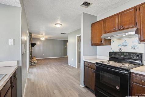 8203 Phoenix Universal City TX 78148