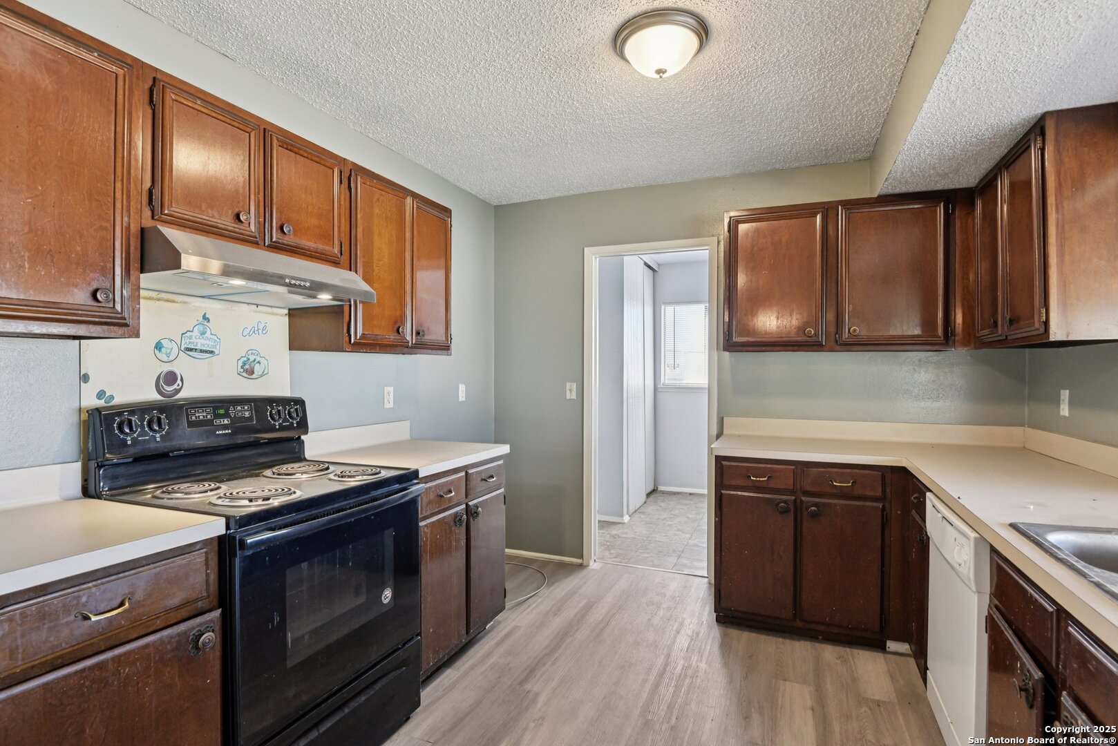 8203 Phoenix Universal City TX 78148