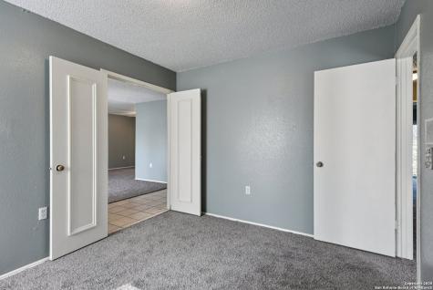 8203 Phoenix Universal City TX 78148