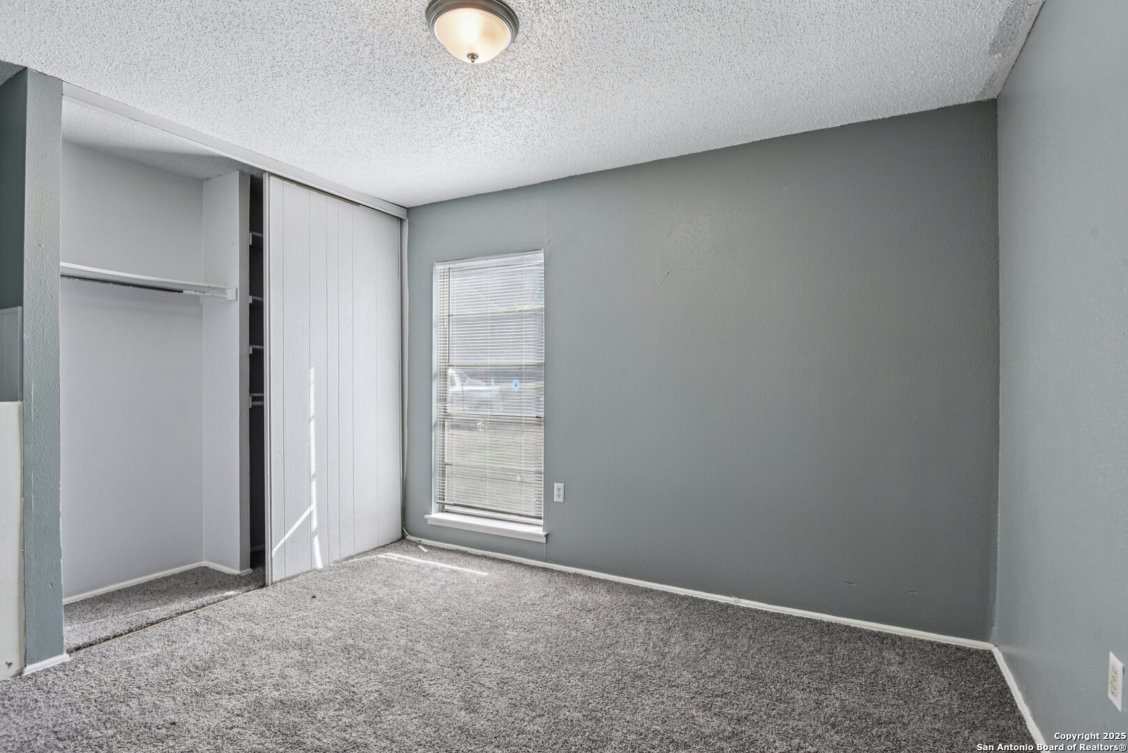 8203 Phoenix Universal City TX 78148