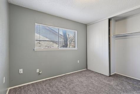 8203 Phoenix Universal City TX 78148