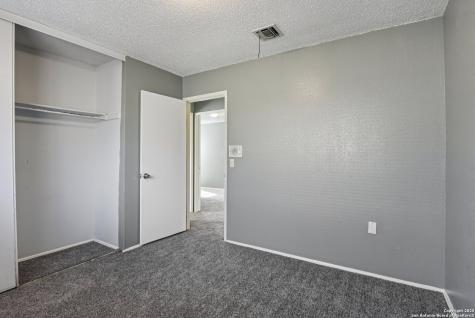 8203 Phoenix Universal City TX 78148