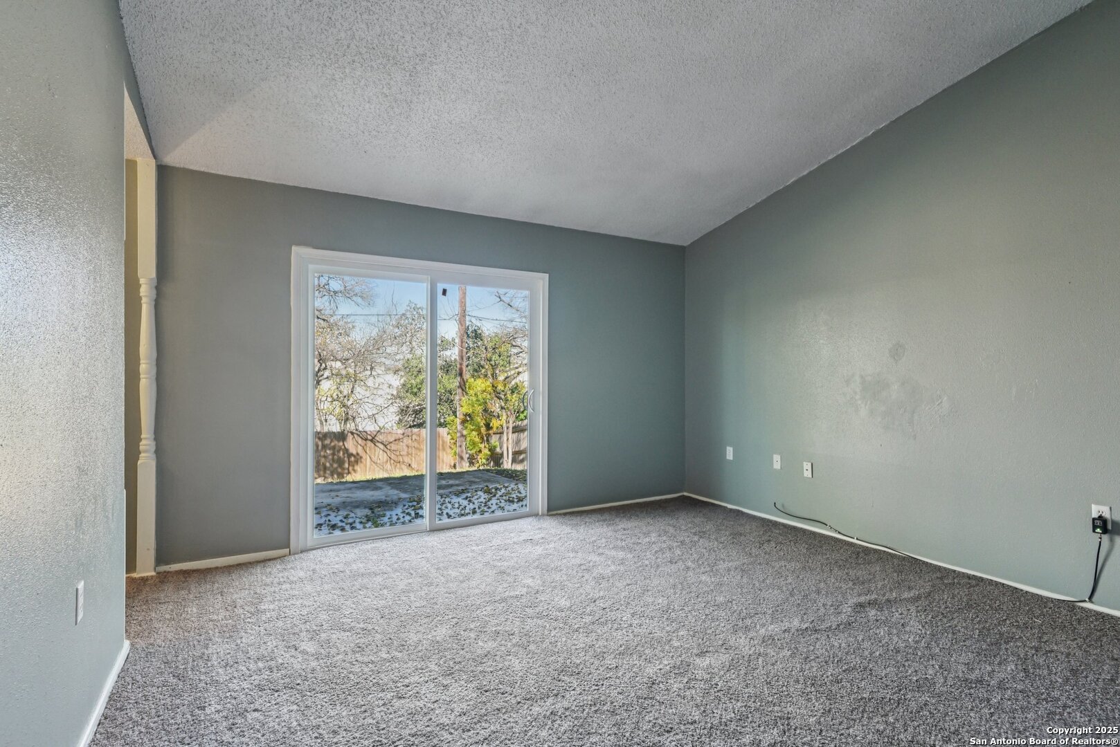 8203 Phoenix Universal City TX 78148