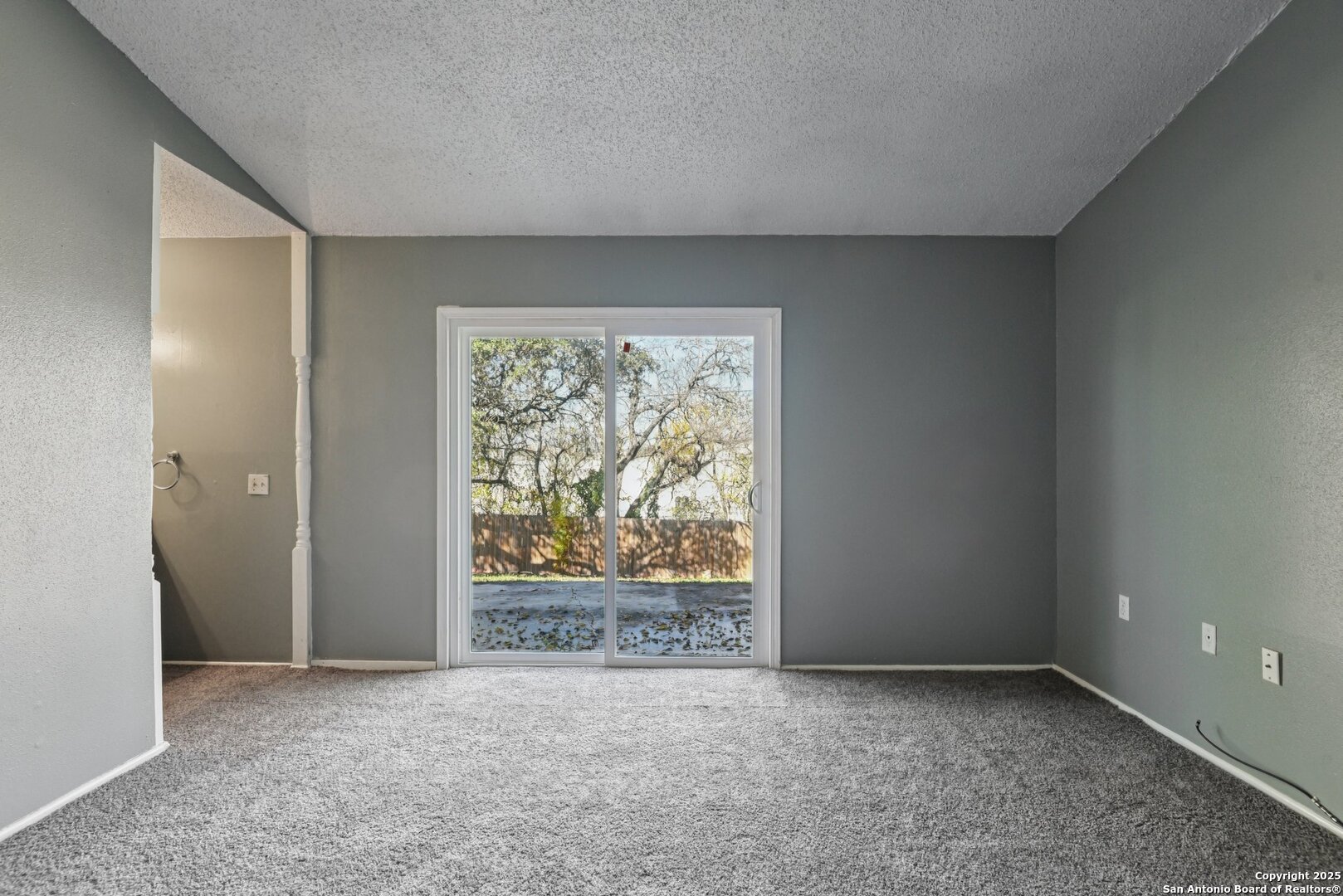 8203 Phoenix Universal City TX 78148