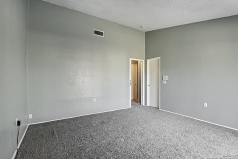 8203 Phoenix Universal City TX 78148