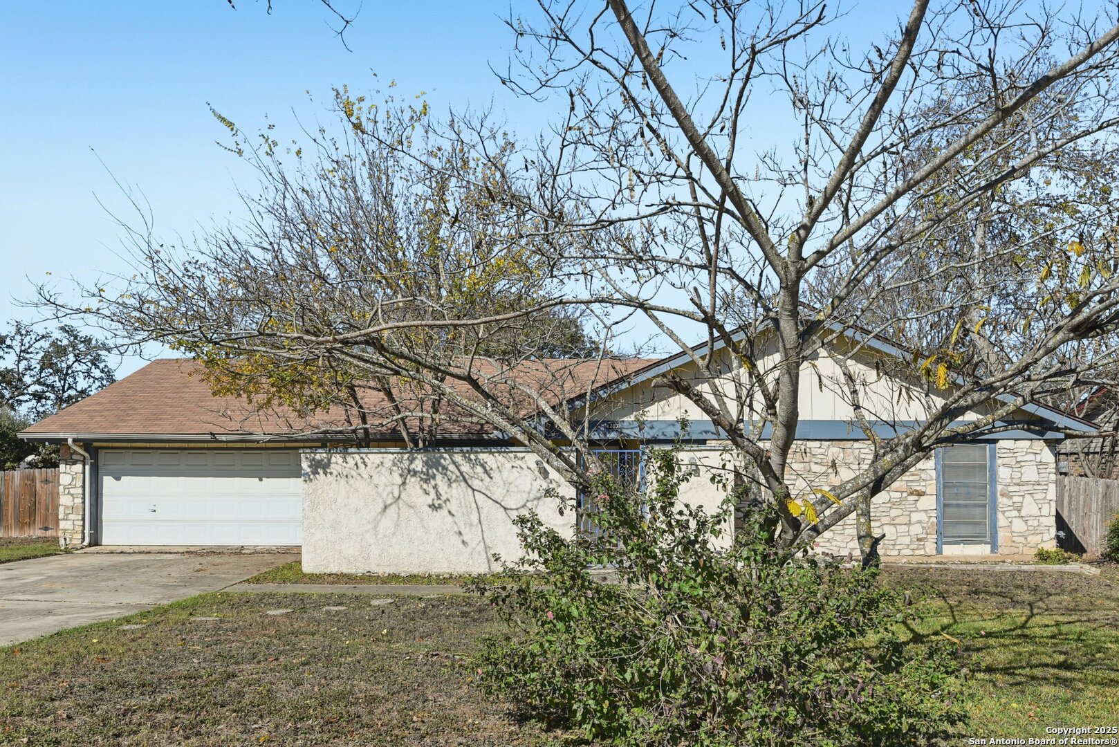 8203 Phoenix Universal City TX 78148