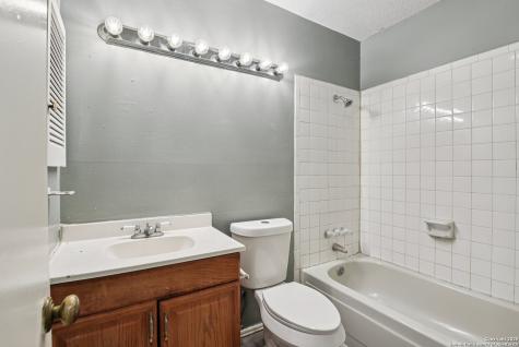 8203 Phoenix Universal City TX 78148