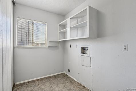8203 Phoenix Universal City TX 78148