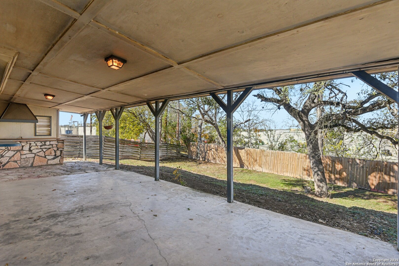 8203 Phoenix Universal City TX 78148