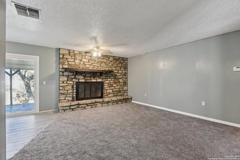 8203 Phoenix Universal City TX 78148